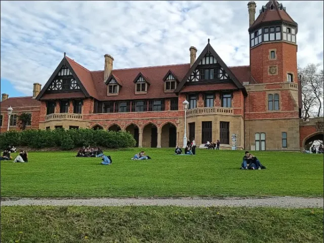 El Palacio de Miramar y sus jardines