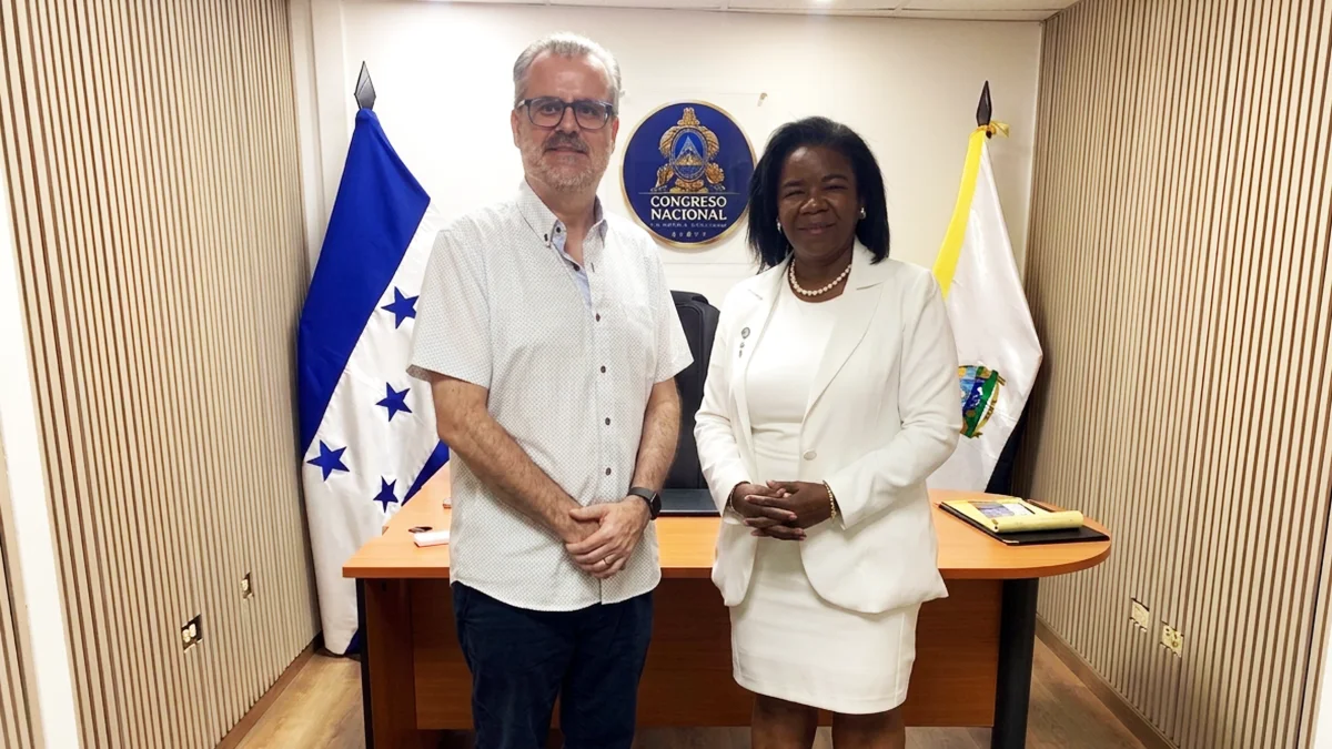En el despacho de la Vicepresidenta del Congreso Nacional Dra. Johana Bermúdez en compañía de Abog. Alberto Martin de Vidales 